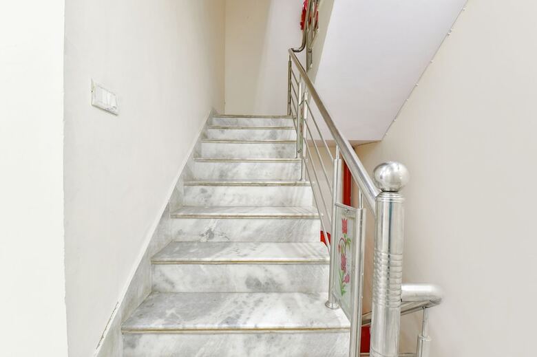 Fabhotel Golden Leaf Mansarover