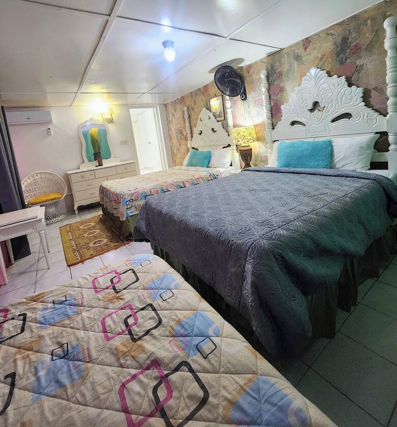 Bed & Breakfast 237 Bratton Ave