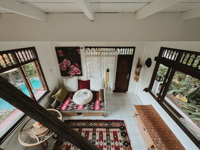 Bed & Breakfast 1111 Alchemy Space