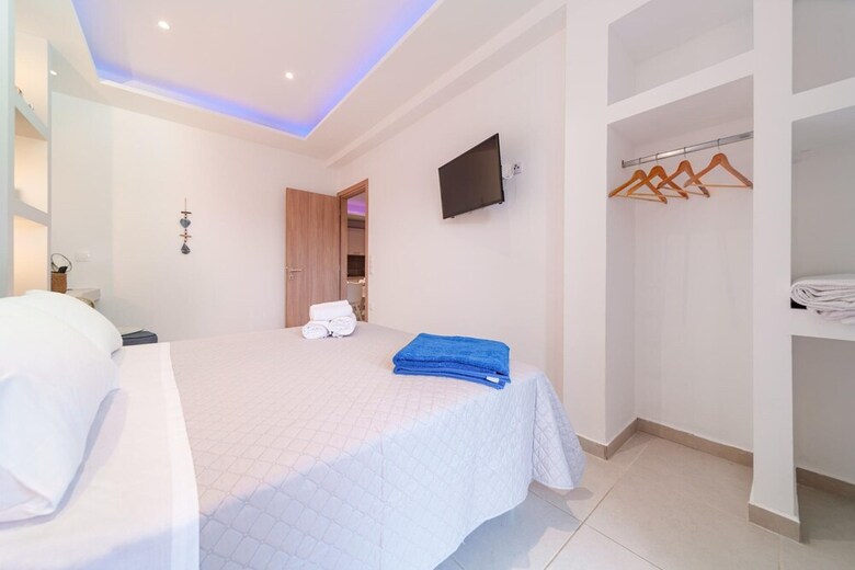 Iphigenia Apartments At Katelios
