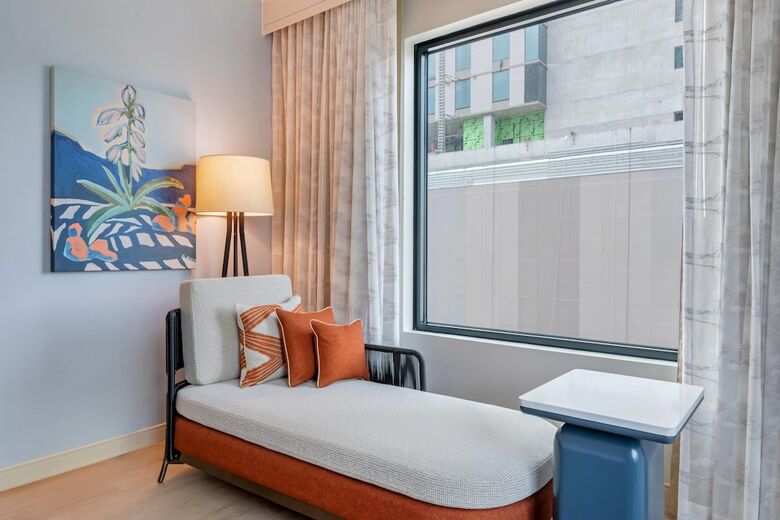 Cambria Hotel Austin Downtown