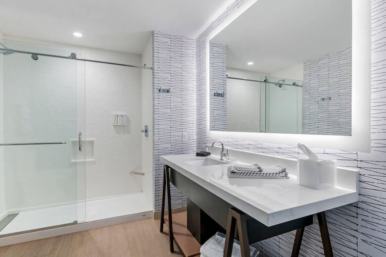 Cambria Hotel Austin Downtown