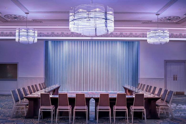 Sheraton Commander Hotel