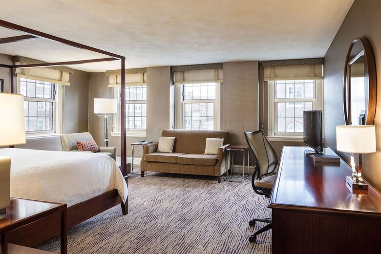 Sheraton Commander Hotel