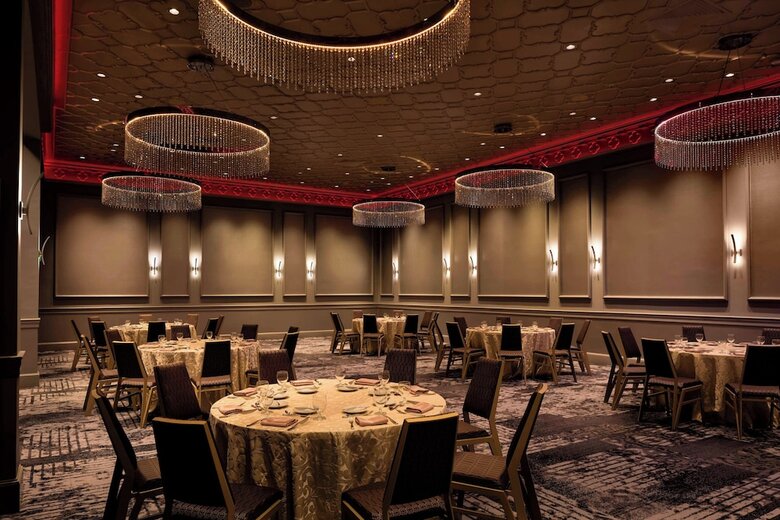 Sheraton Commander Hotel
