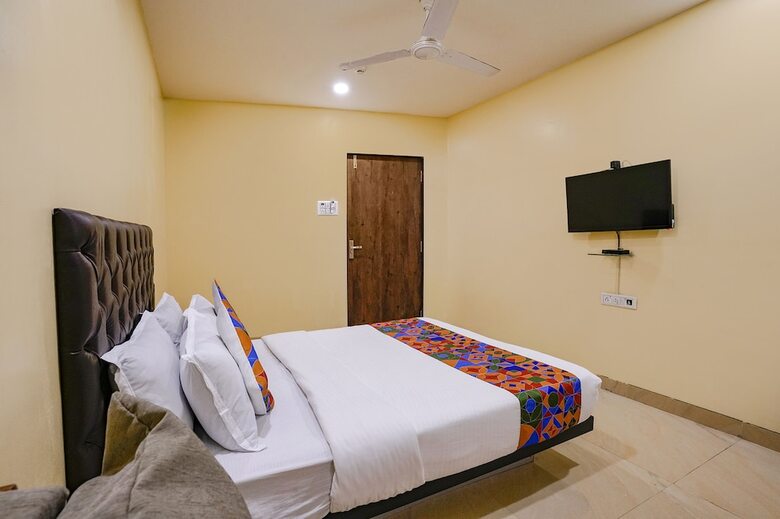 Hotel Fabexpress U Life