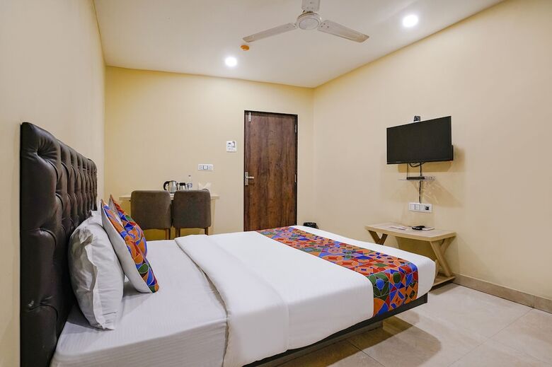 Hotel Fabexpress U Life