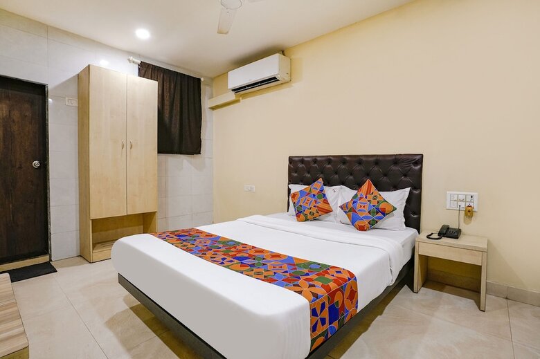 Hotel Fabexpress U Life