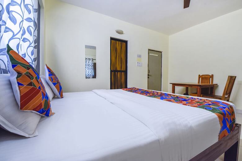 Hotel Fabexpress Royal Pride