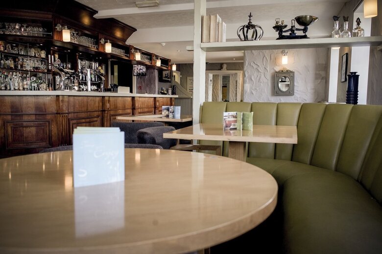 Posada Shard Riverside Hotel, Bar & Restaurant