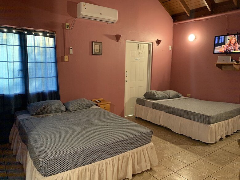 Apartamentos Bagos Eco Retreat & Cafe