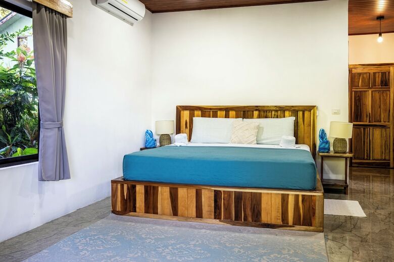 Cotingas Ocean View