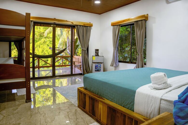 Cotingas Ocean View