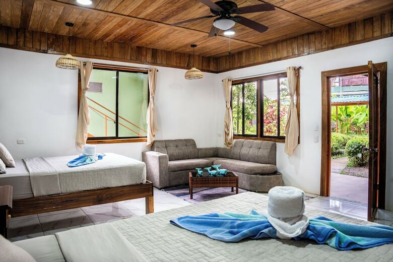 Cotingas Ocean View