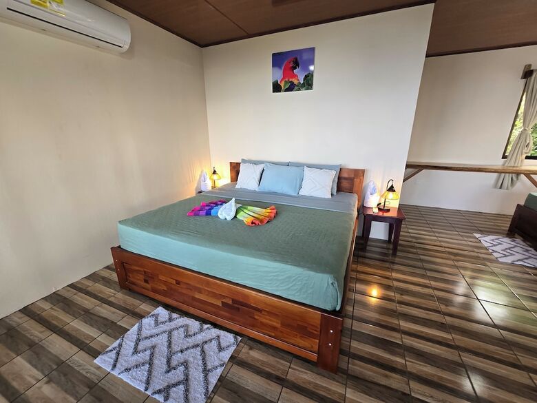 Cotingas Ocean View
