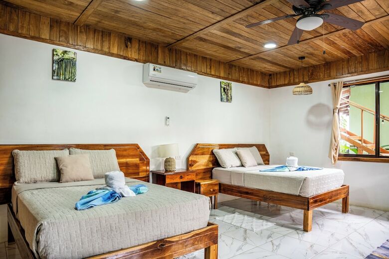Cotingas Ocean View