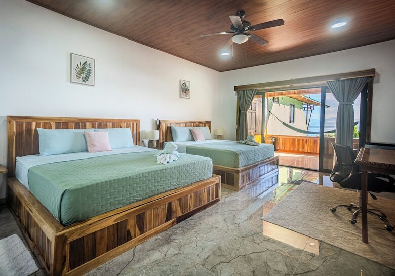Cotingas Ocean View