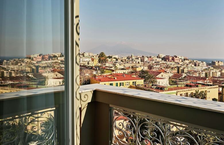 Hotel De Bonart Naples, Curio Collection By Hilton