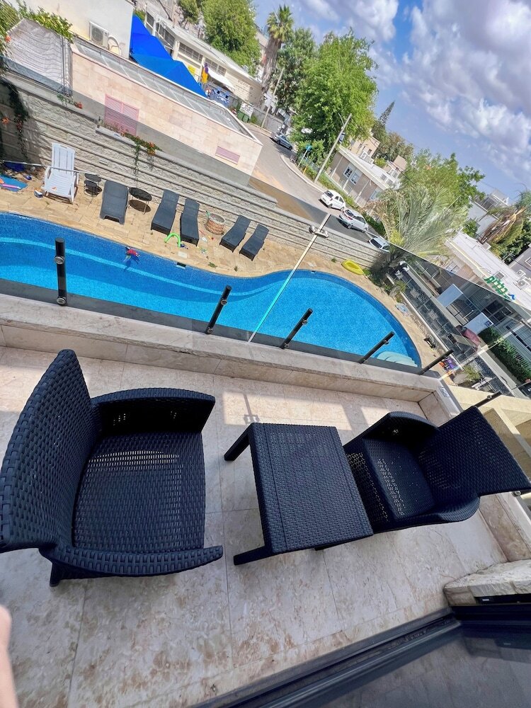 Grace Holon Villa & Pool