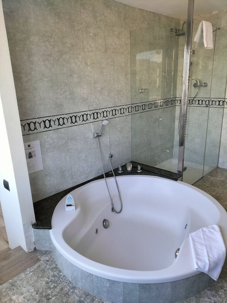 Hotel 153