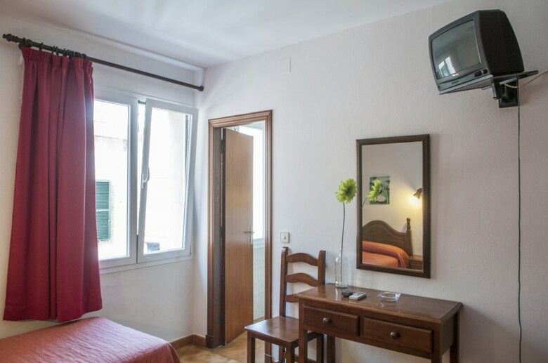 Hotel La Isla Hostal