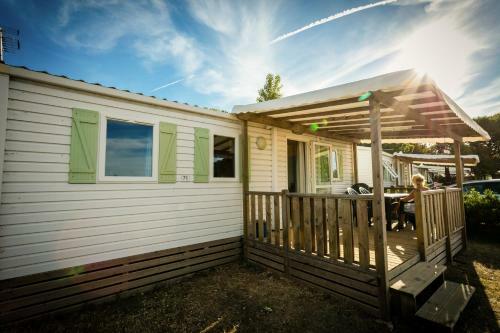 Camping Rives Des Corbi�res