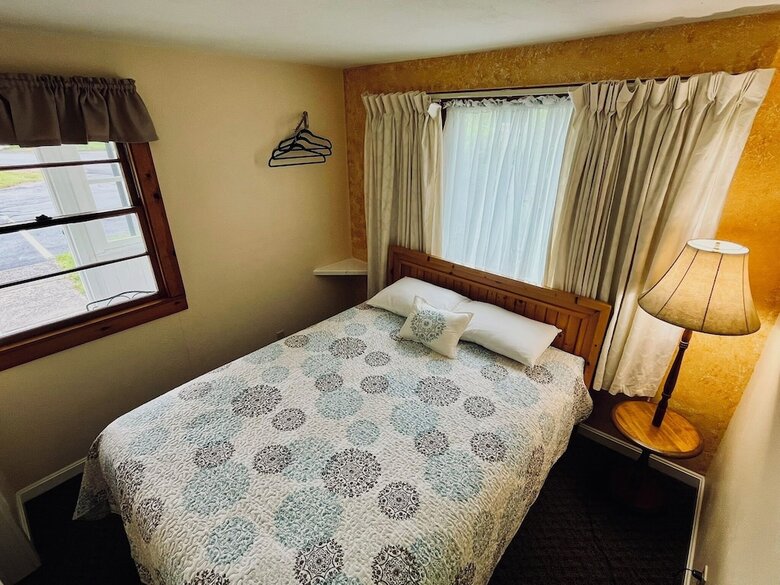 Mt Liberty Cabins And Motel