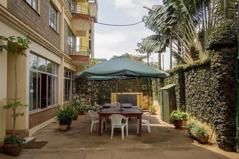 Harlequin Suites Hotel