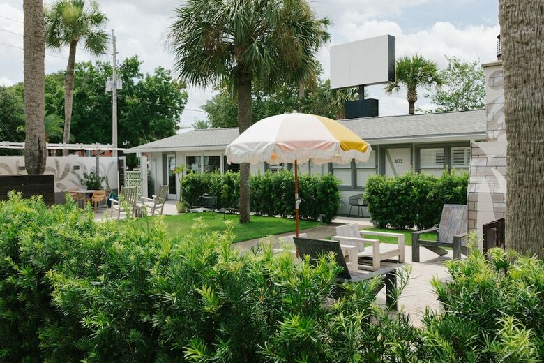 The Hotel Palms