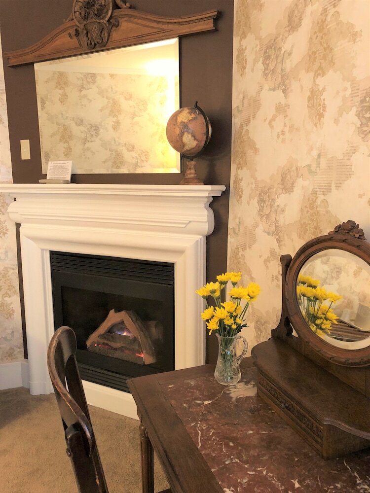 Hotel Ivy Manor Inn Village Center