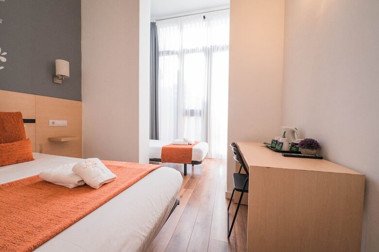 Pension Hostal Live Natura Barcelona