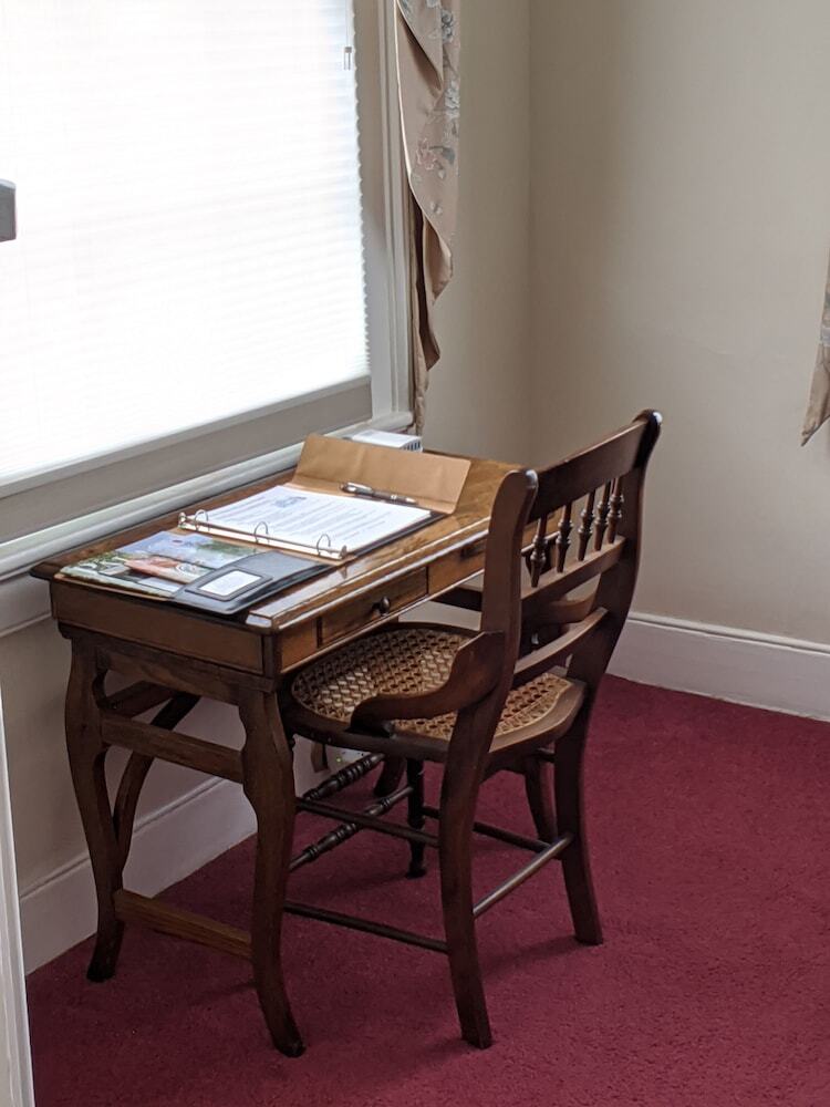 Benjamin Ellis House Bed & Breakfast