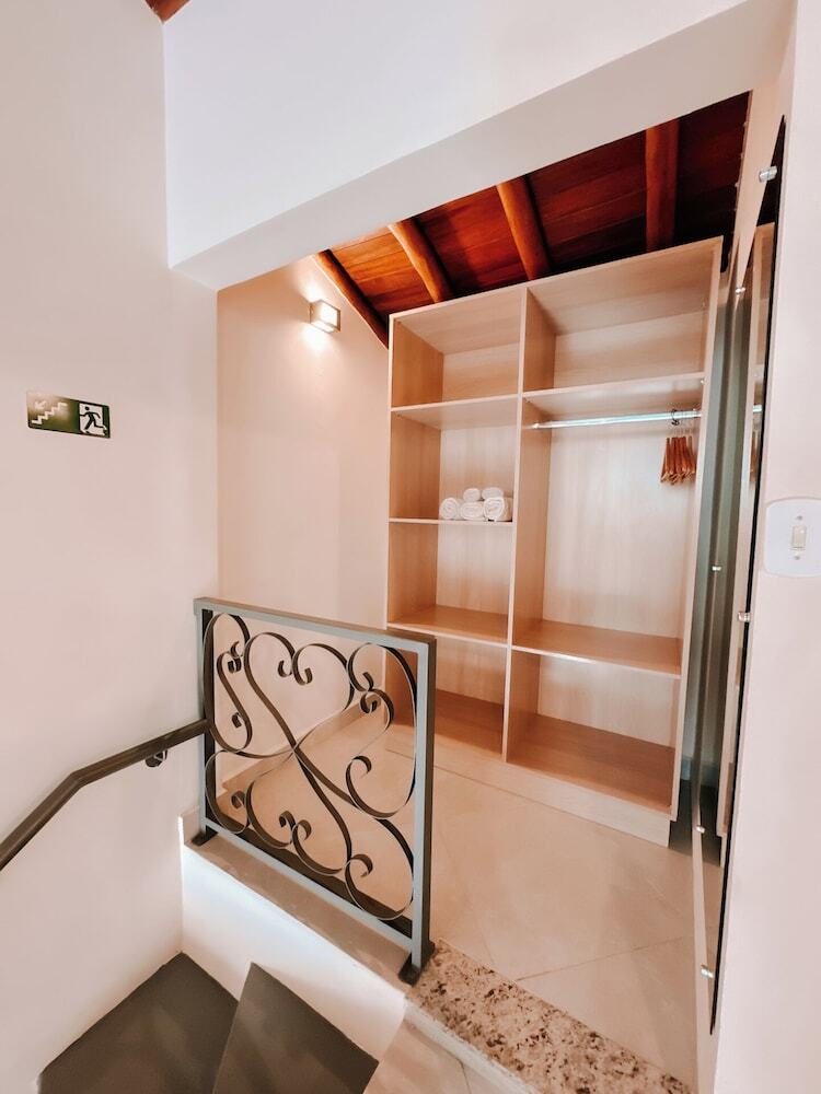Abric� Beach Hotel
