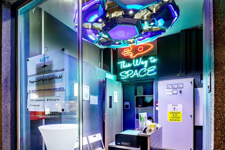 Hotel Met A Space Pod @ Arab Street