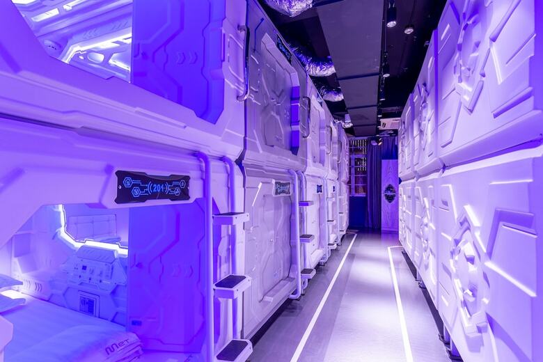 Hotel Met A Space Pod @ Arab Street