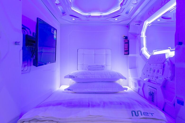 Hotel Met A Space Pod @ Arab Street