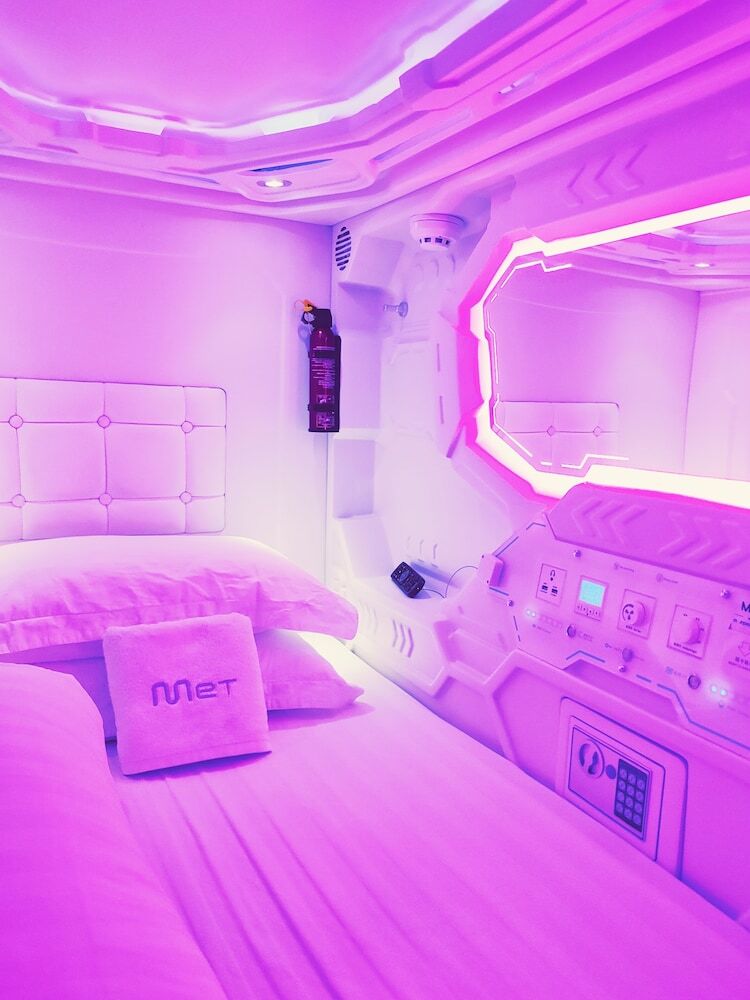 Hotel Met A Space Pod @ Arab Street