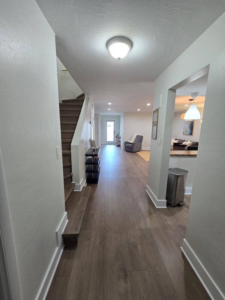 Luxurious & Spacious Townhouse In Prime Location