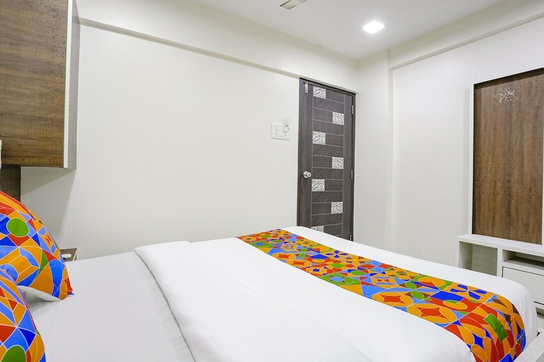 Hotel Fabexpress Rajmahal