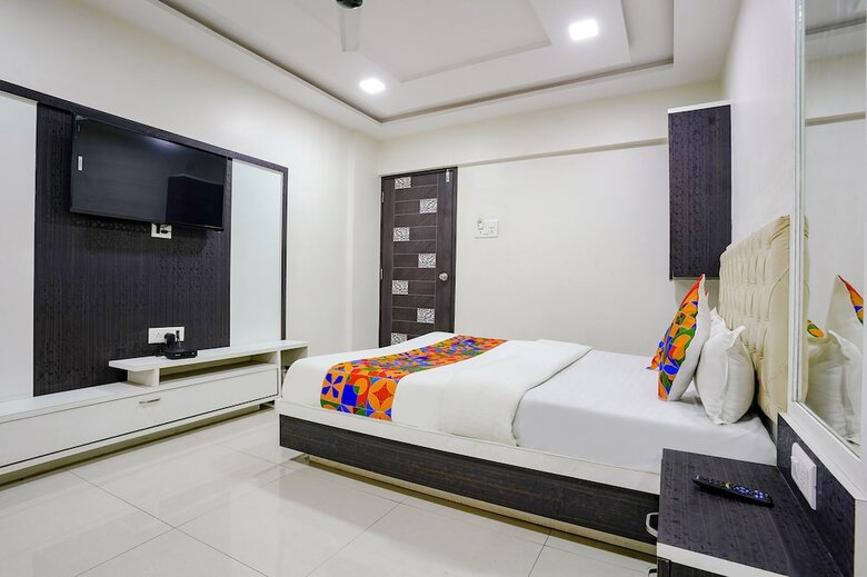 Hotel Fabexpress Rajmahal