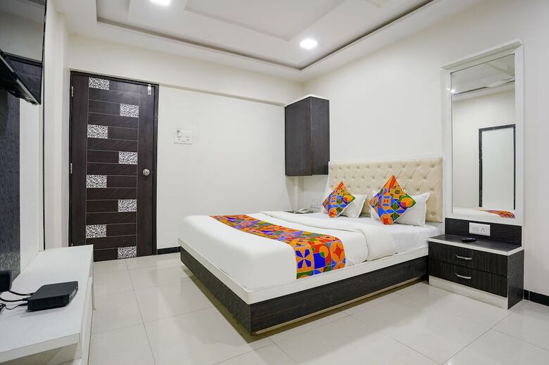 Hotel Fabexpress Rajmahal
