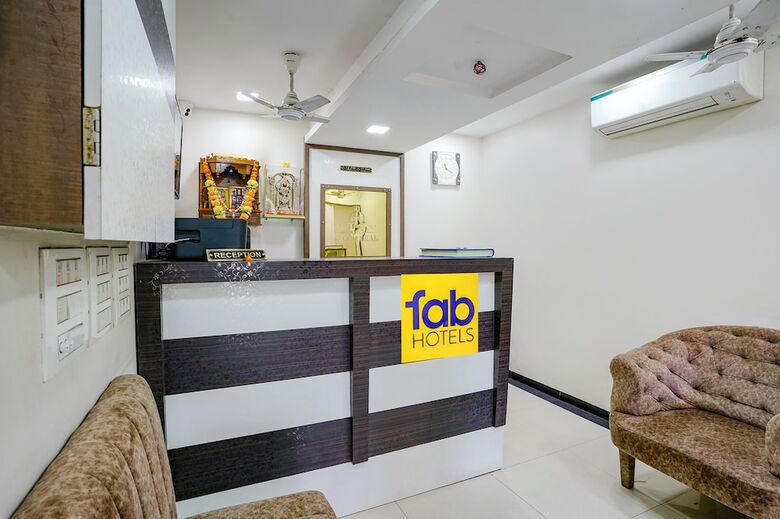 Hotel Fabexpress Rajmahal