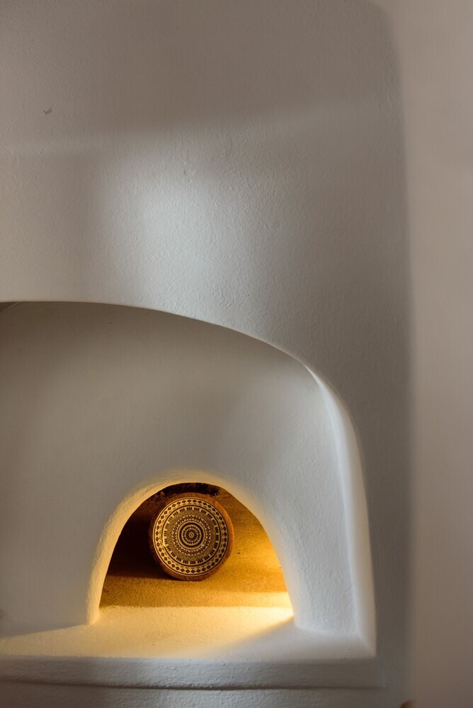 Firalia, Casa In Rock Suites