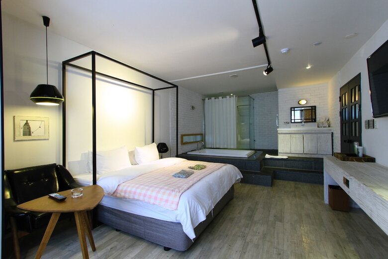 25 Hours Hotel