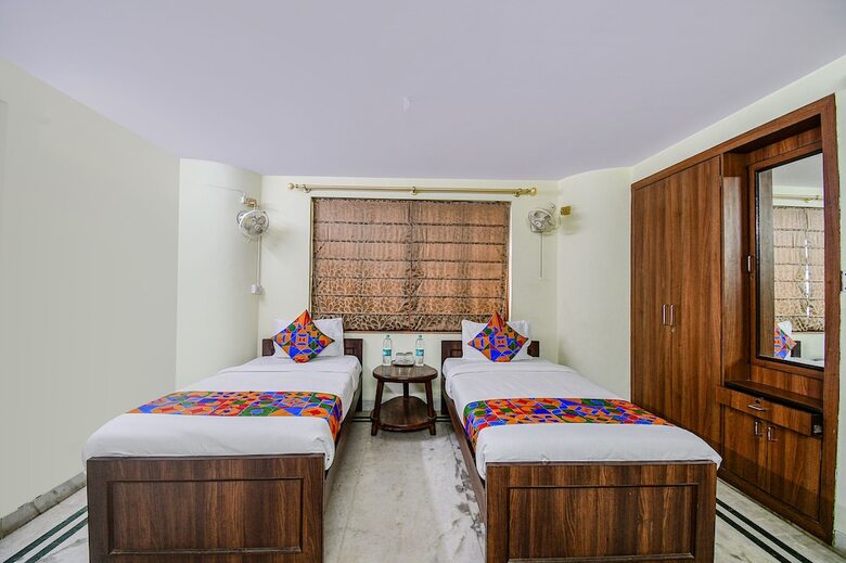 Hotel Fabexpress Ullash Residency