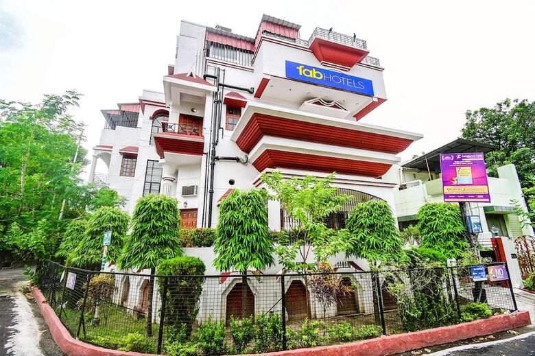 Hotel Fabexpress Ullash Residency