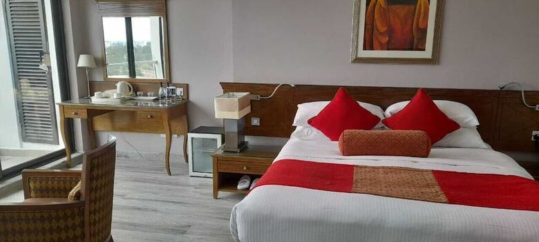Hotel The Clan Suites