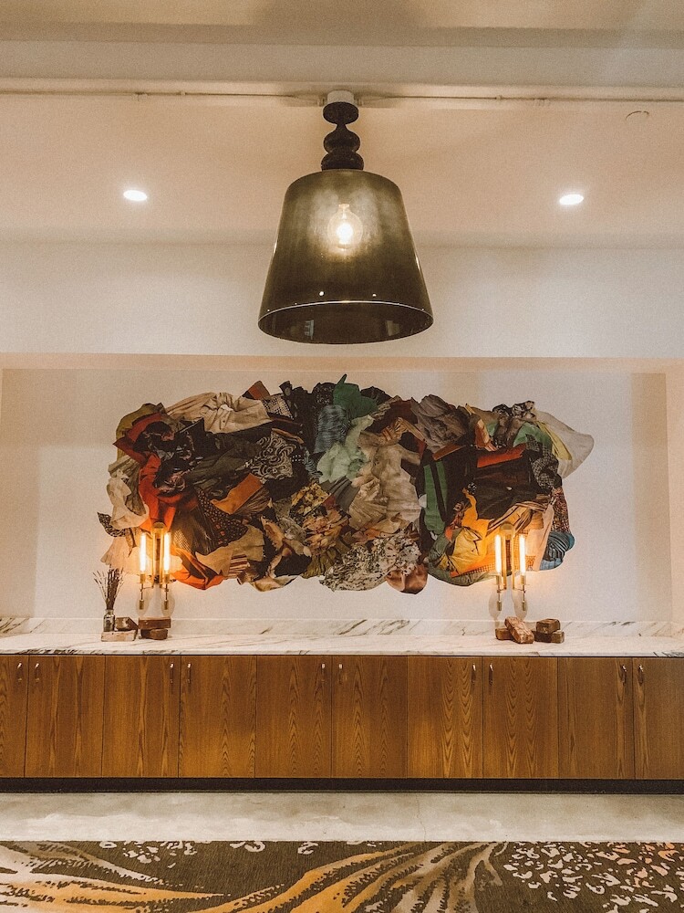 Crossroads Hotel