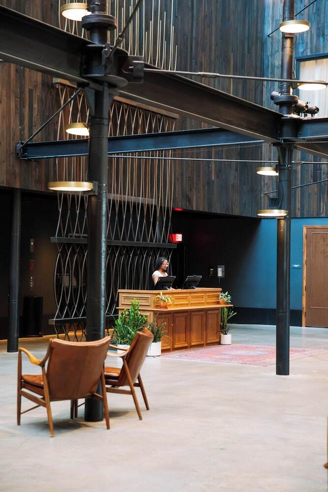 Crossroads Hotel