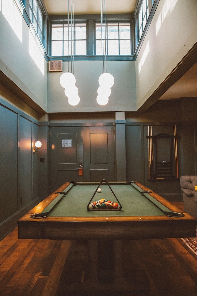 Crossroads Hotel